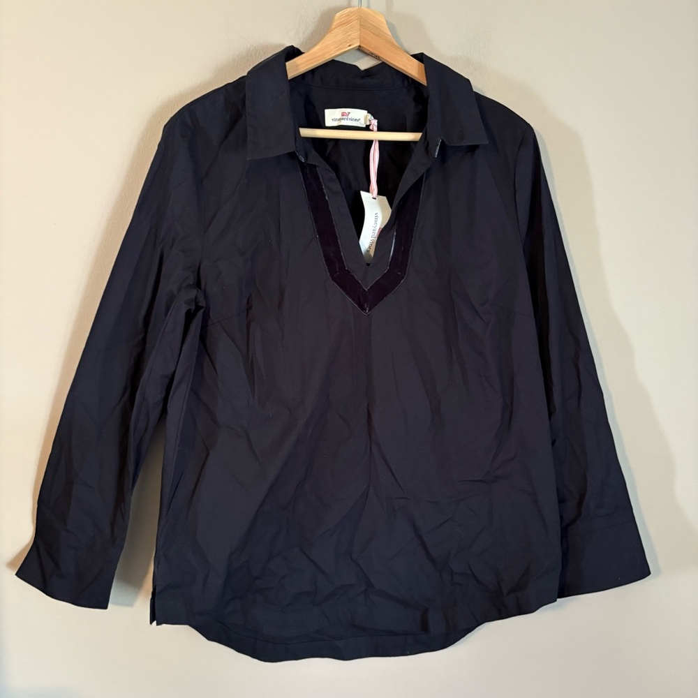 Vineyard vines velvet trim popover Blouse black size medium